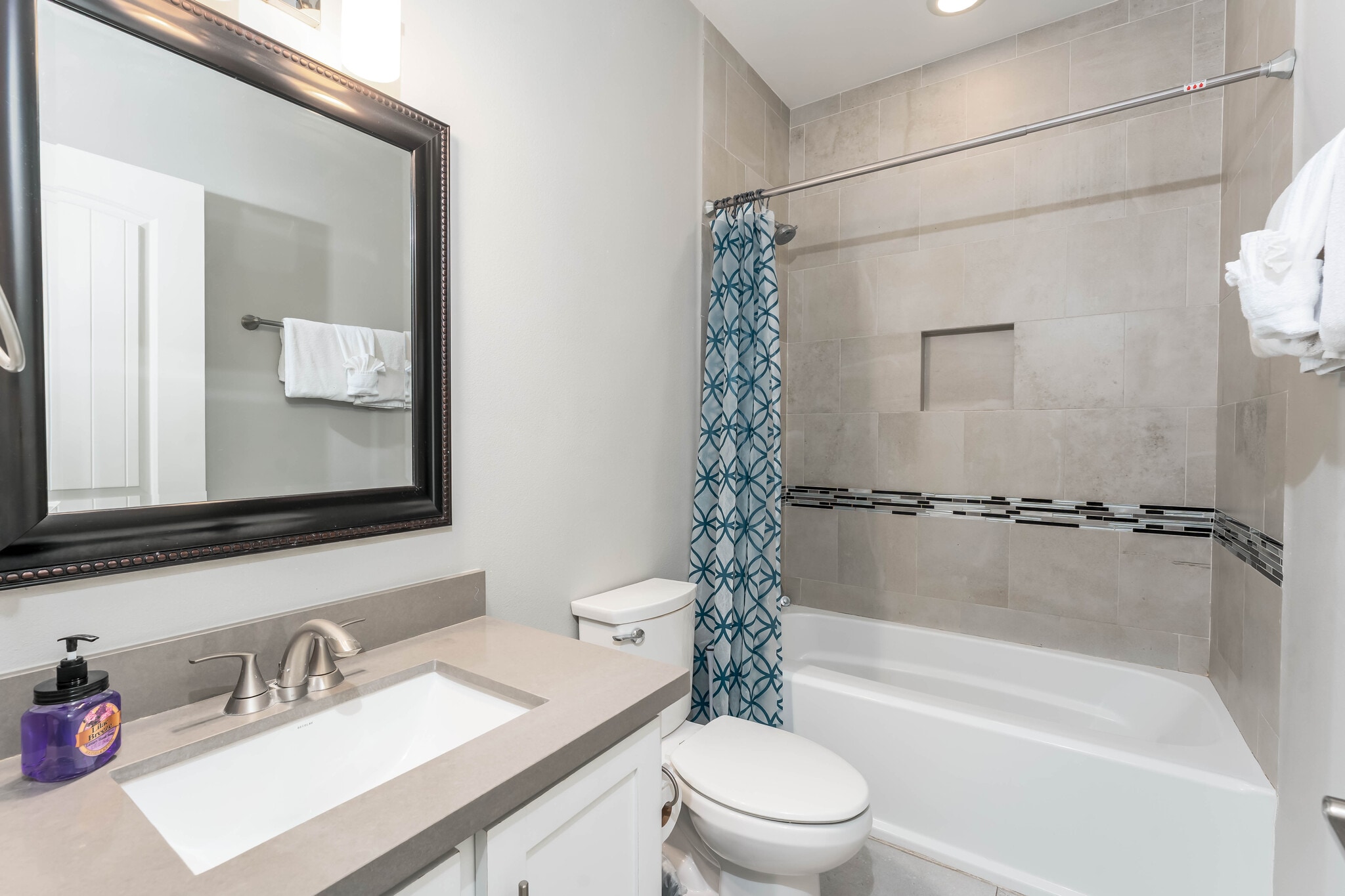 Building Photo - 404 N Tarnava St
