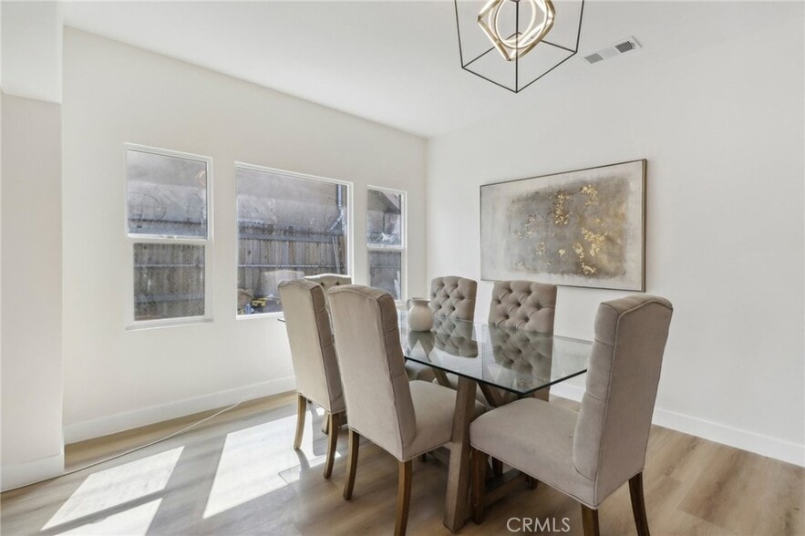 Building Photo - 1226 W Vernon Ave