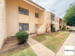 Building Photo - Modern 3/2.5 Glendale Townhome - Villa Charme!