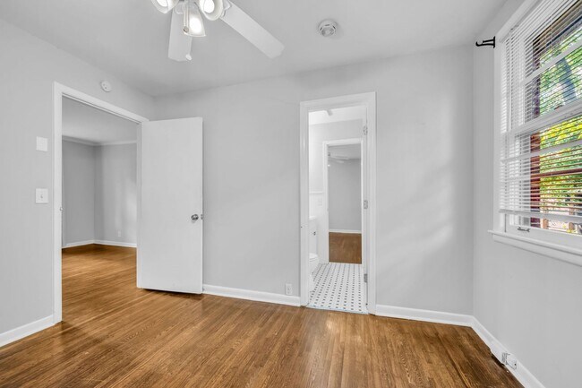 Building Photo - 4 Bed 2 Bath Home | Sylvan Park