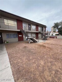 Building Photo - 1075 E Desert Inn Rd