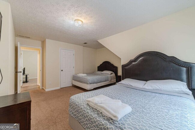 Building Photo - 4201 Crestside Ridge SW