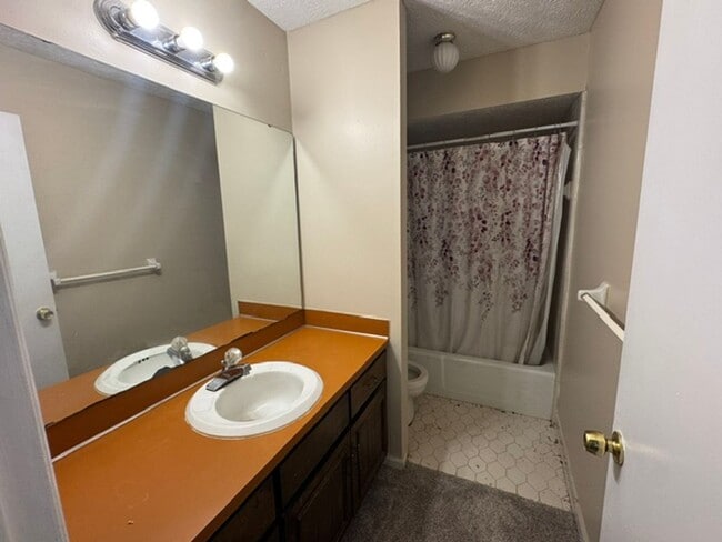 Building Photo - 228 Hearthstone Dr