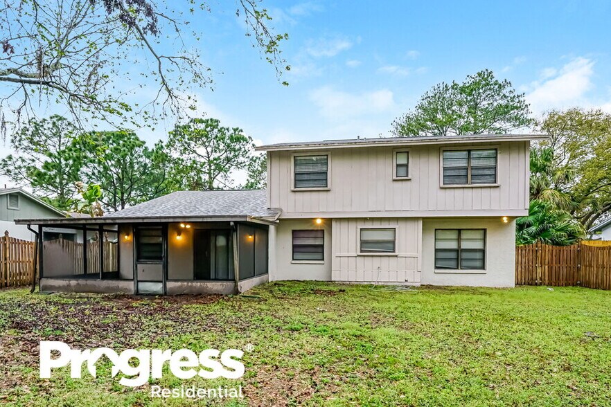 Building Photo - 15715 Country Lake Dr