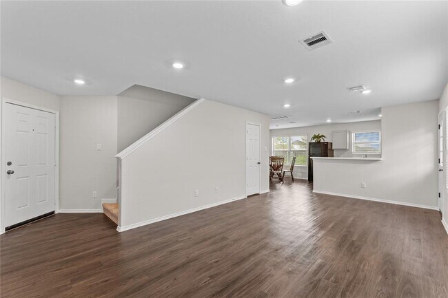 Building Photo - 14515 Broadbury Pond Rd