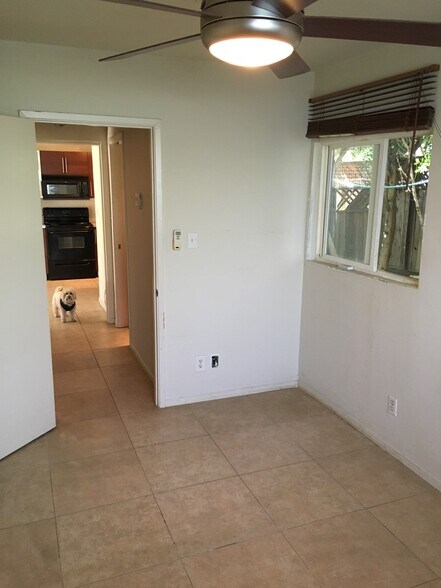 Building Photo - 501 S Calle Abronia