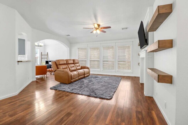 Building Photo - "Charming 3-Bedroom Home in San Antonio with Spacious 1530 sq ft Layout & 2 Full Baths!"