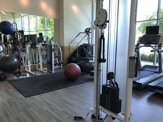 Building Photo - UNFURNISHED Turnberry Towers East-Phenomenal Upscale 1 Bdrm/1.5 Bath Condo on 17th Floor!