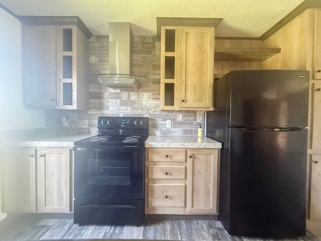 Building Photo - Spacious 4-Bedroom Home on 1 Acre in Peaceful Rickman Setting
