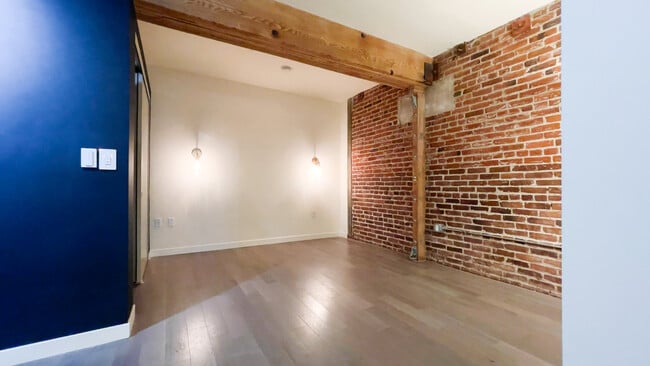 Building Photo - 527 Molino St