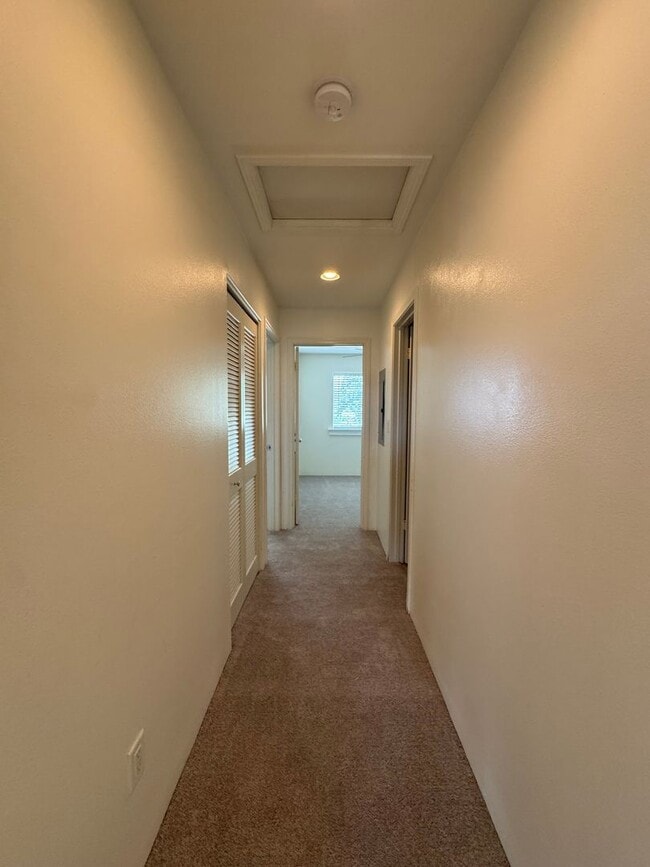 Building Photo - Stunning  3-Bedroom/2.5-Bath - $4000.00 Lo...