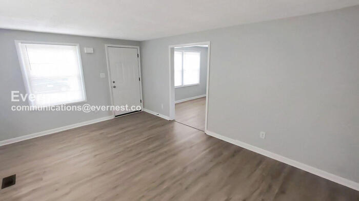 Building Photo - 949 S Harris Ave