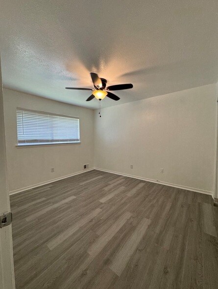 Building Photo - 7747 Dentcrest Dr