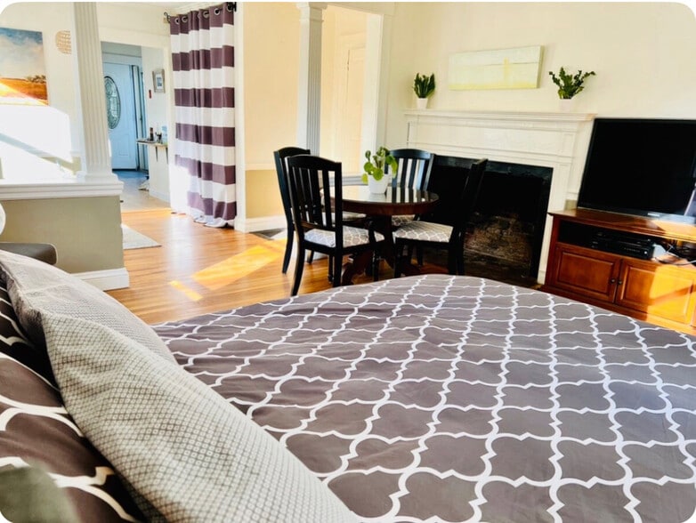 Building Photo - 344 Merrimac St