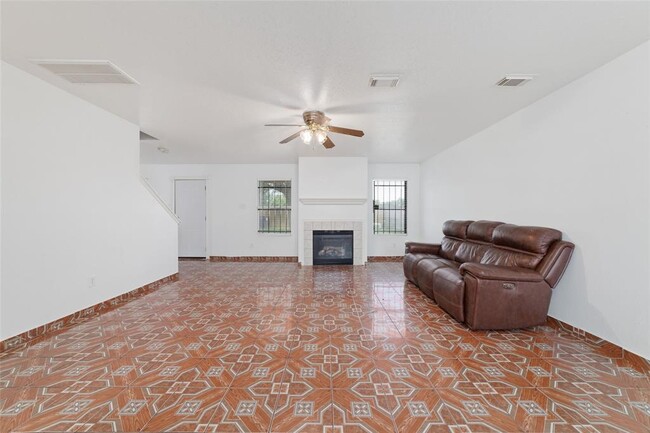 Building Photo - 1106 N Rock Dr