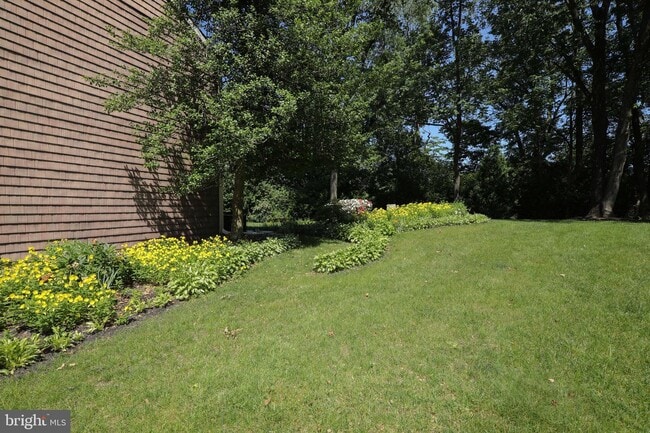 Building Photo - 322 Kings Croft Dr