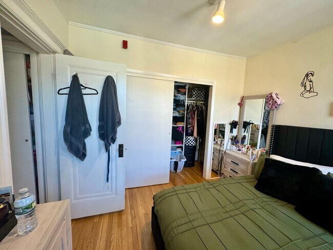 Building Photo - Spacious Cambridge 1 Bed