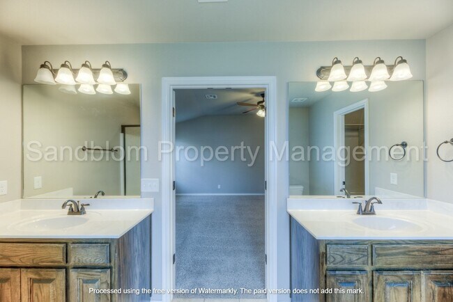 Building Photo - FOR LEASE | Jenks Home | 4 Bed, 2.5 Bath $...