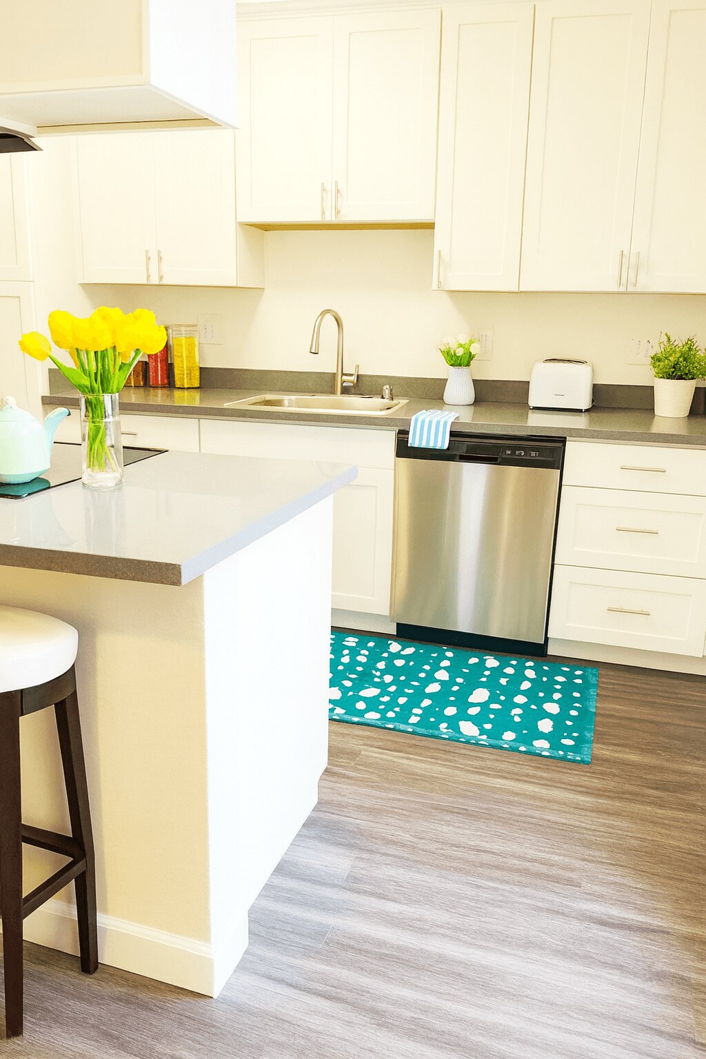 Building Photo - Castilian Apartments