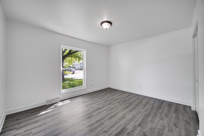 Building Photo - 946 Harvard Ln