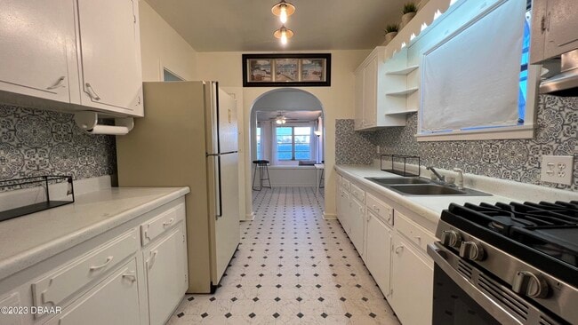 Building Photo - 255 Lexington Dr