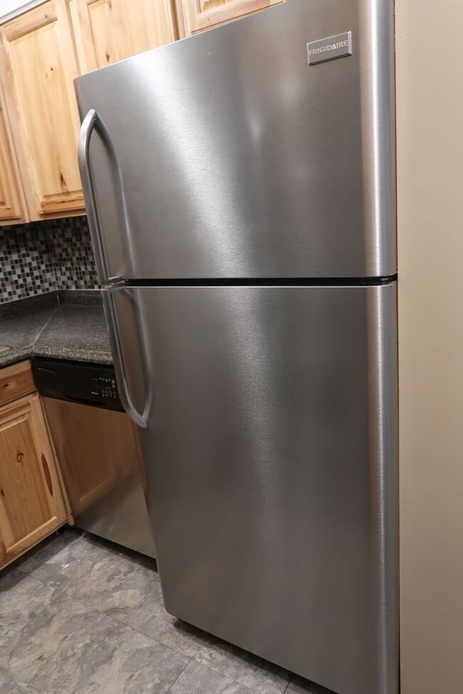 Building Photo - Lake Terrace #4. 3BD/1BA  Very spacious condo on Lake Avenue!  $2700 per month includes assigned ...