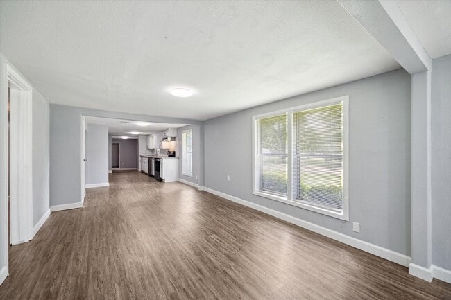 Building Photo - 110 Maplewood St