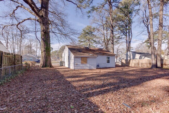 Building Photo - 106 Pine Grove Ave