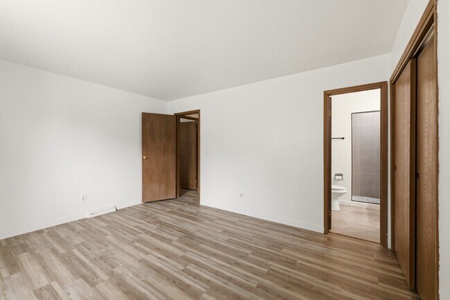 Building Photo - Huge Backyard - Remodeled 3 Bedroom 1.5 Bath Ready ASAP!