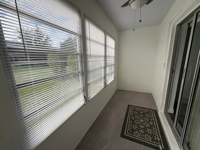 Building Photo - 26 Kingswood E