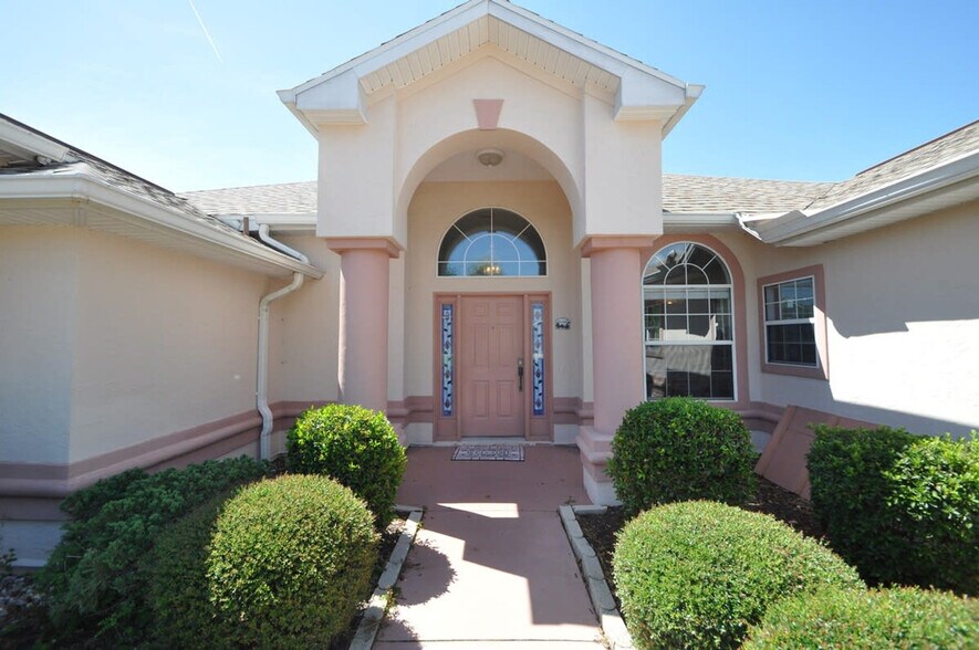 Building Photo - 16 Cedarwood Ct