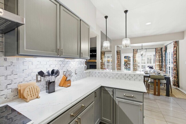 Building Photo - 12511 Chapel Bell St