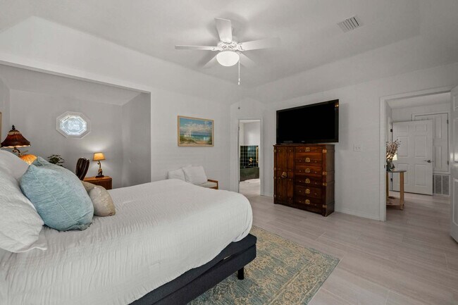 Building Photo - 300 Lan Rob Ln