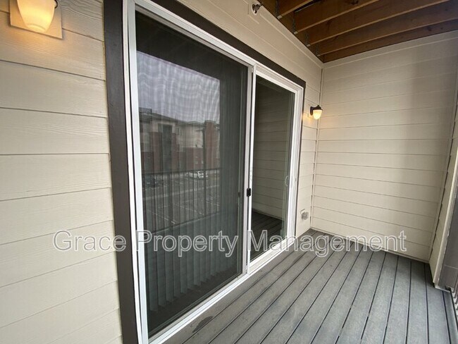 Building Photo - 981 S Sable Blvd