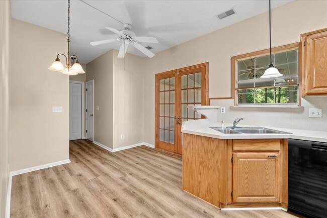 Building Photo - 3 BR, 2.5 BA, 2 Car Garage -- Charleston N...