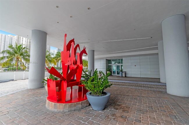 Building Photo - 325 S Biscayne Blvd