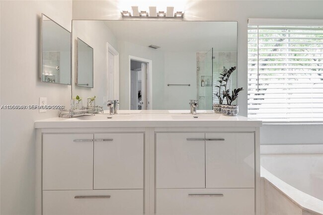 Building Photo - 1800 Water Ridge Dr