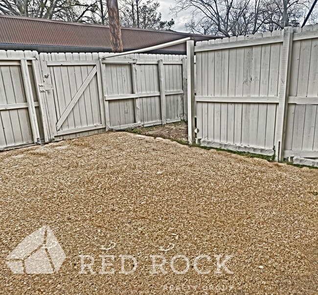 Building Photo - Canterbury Townhomes Columbus, MS