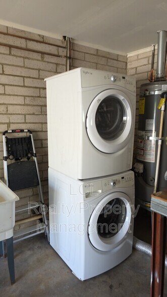 Building Photo - 17977 Lakeshore Dr