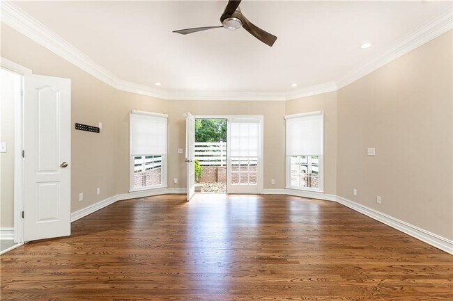 Building Photo - 9360 Nesbit Lakes Dr