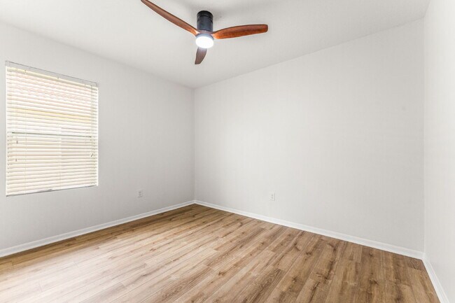 Building Photo - Charming 3 Bed, 2 Bath with Scenic Views i...