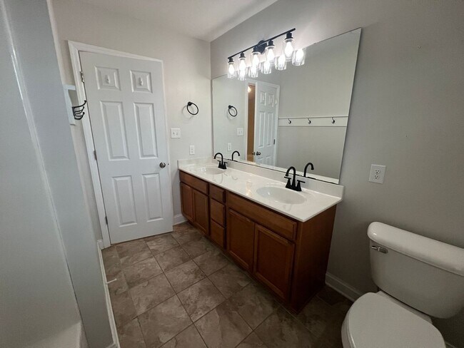 Building Photo - 314 Springcreek Ct