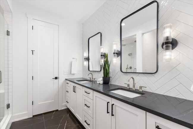 Building Photo - AVAILABLE NOW. Fully Furnished Stunning Executive Townhome in Germantown $9,500 per month (6 mont...
