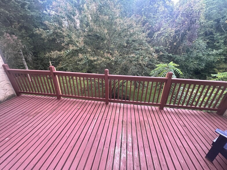 Deck - 605 Redstone Dr