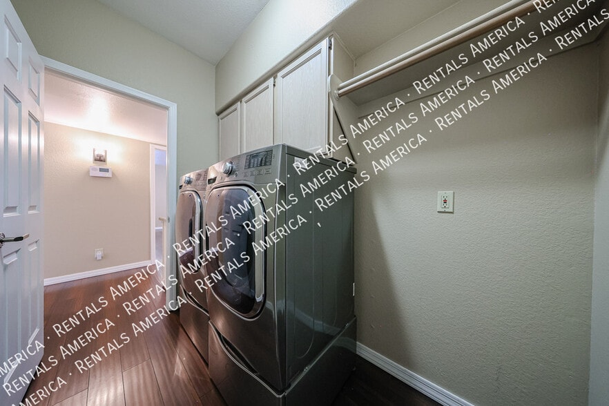 Building Photo - 6126 E Juniper Ave