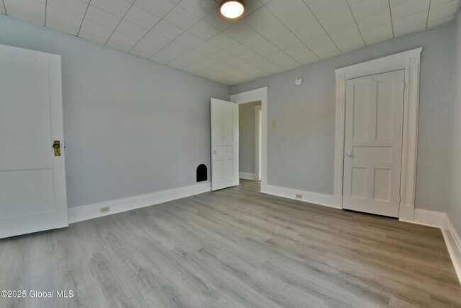 Building Photo - 113 N 3rd Ave