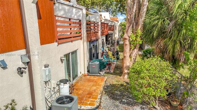 Building Photo - 2133 N 14th Ave