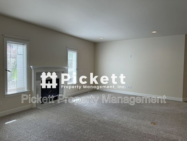 Building Photo - 1627 Lucero Pl E