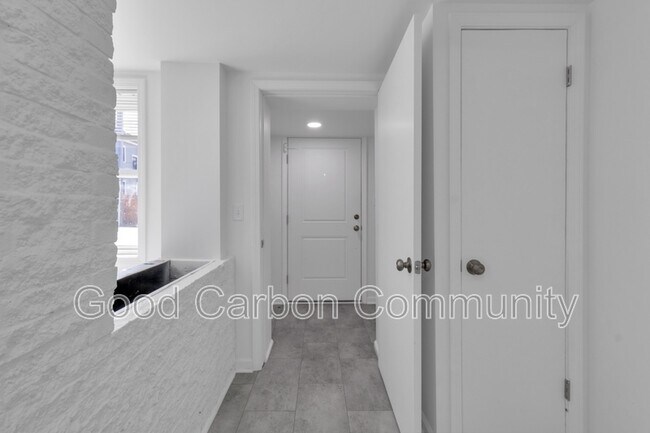 Building Photo - 209 Summer St