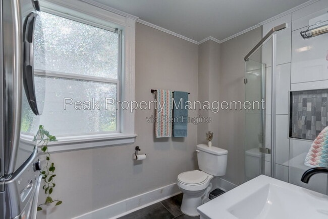 Building Photo - 3022 Groveland Ave